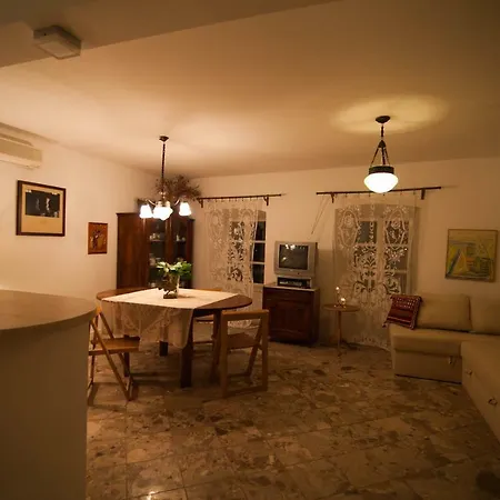 Arboretum Apartment *