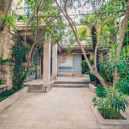Arboretum Apartment *
