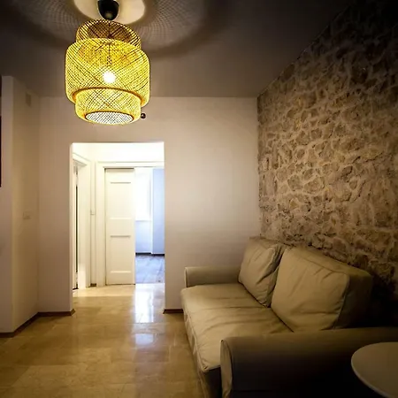 Arboretum Apartment